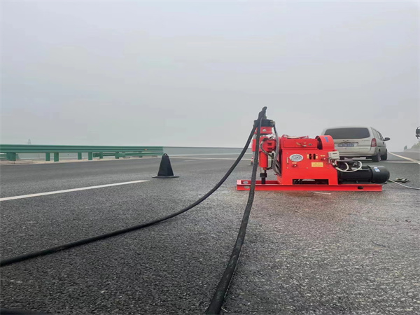 海拉尔马路路基路面开裂下沉注浆加固灌浆